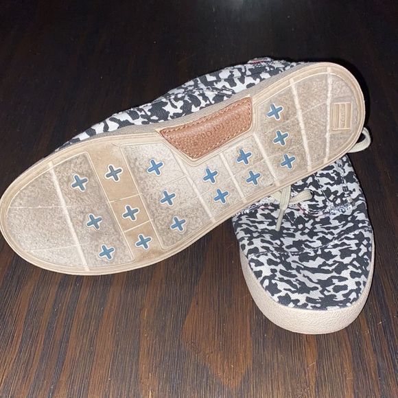 Toms cow print womens shoes - Picture 3 of 4